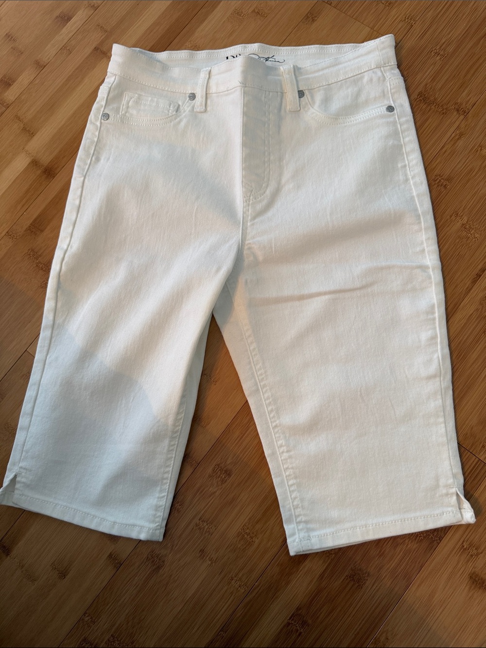 DG2 White Women’s Denim Bermuda Jeans